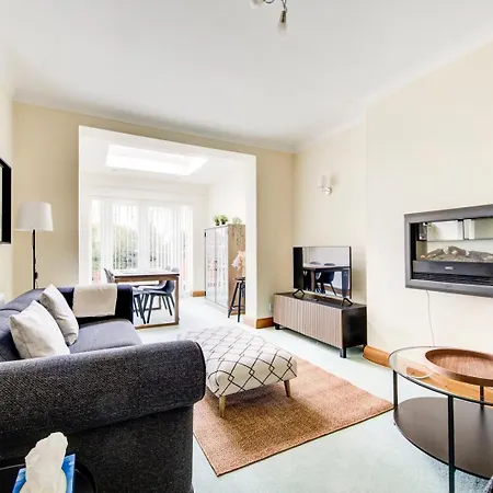 Guestready - A Peaceful Stay Near The City Centre Brent Exterior photo