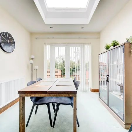 Guestready - A Peaceful Stay Near The City Centre Brent Exterior photo