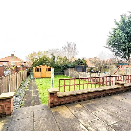 Guestready - A Peaceful Stay Near The City Centre Brent Exterior photo